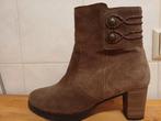 Laarsjes Maat 7.5 Taupe Suede uitneembaar voetbed, Ophalen of Verzenden