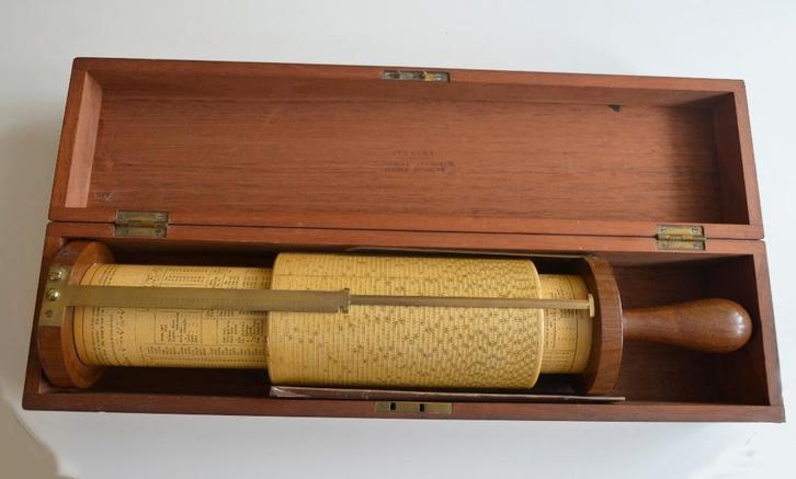 Stanley Fuller calculator cilindrische rekenliniaal 1880, Antiek en Kunst, Antiek | Gereedschap en Instrumenten, Ophalen