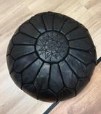 Nieuwe Marokkaanse handgemaakte leren poef, gevuld zwart, Huis en Inrichting, Minder dan 50 cm, Rond, Nieuw, Ophalen of Verzenden