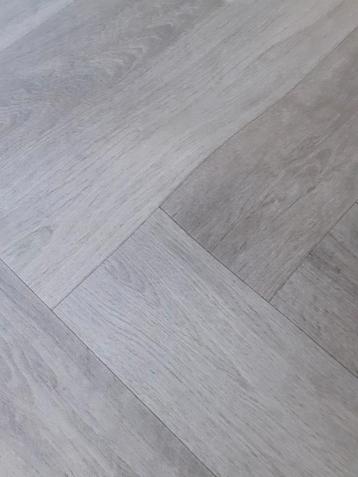 Vinyl visgraat kleur Oak. Dikke kwaliteit  beschikbaar voor biedingen