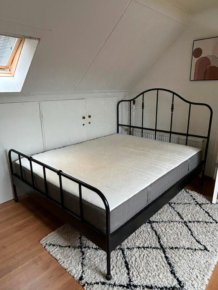 IKEA Sagstua bedframe + lattenbodems + matras, Huis en Inrichting, Slaapkamer | Bedden, Gebruikt, Tweepersoons, 160 cm, 200 cm