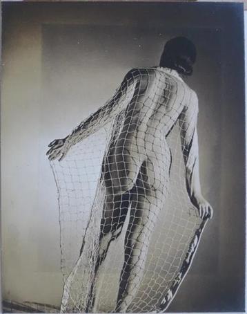 Foto: Nude with Net – Amerikaanse School beschikbaar voor biedingen