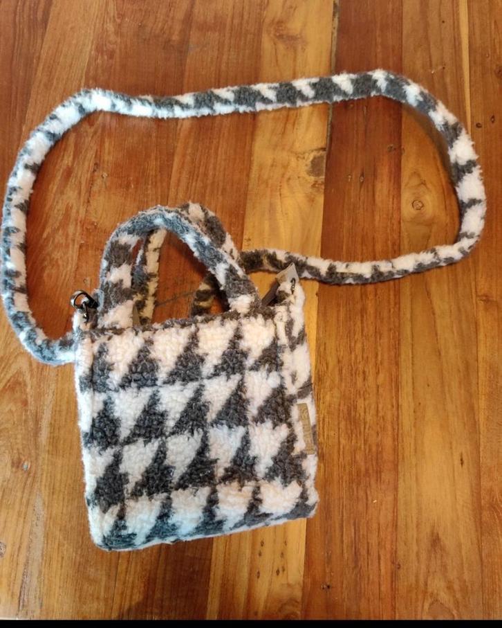 Handtas beagles zwart wit fluffy Navarra teddy pluche kerst, Sieraden, Tassen en Uiterlijk, Tassen | Damestassen, Zo goed als nieuw