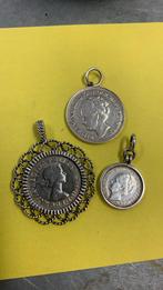 Setje van drie munten in hanger. 10 ct, 1/2 gulden. 6 pence, Ophalen