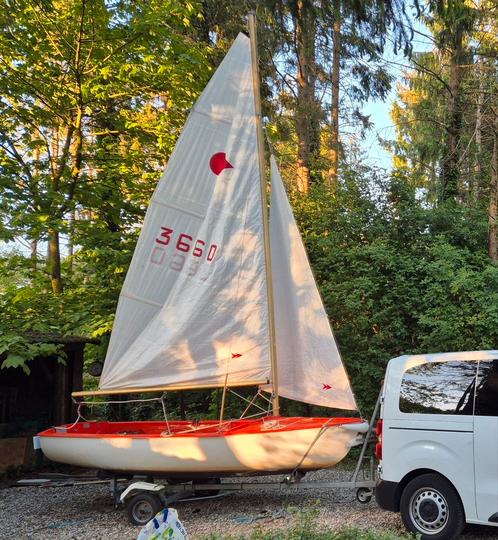 Mooie complete zeilboot met buitenboordmotor en aanhanger., Watersport en Boten, Zeilen en Zeiltoebehoren, Gebruikt, Minder dan 15 m²