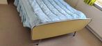 Vintage bed met spiraal 140 x 190, Huis en Inrichting, Slaapkamer | Bedden, Gebruikt, Vintage, Twijfelaar, Metaal