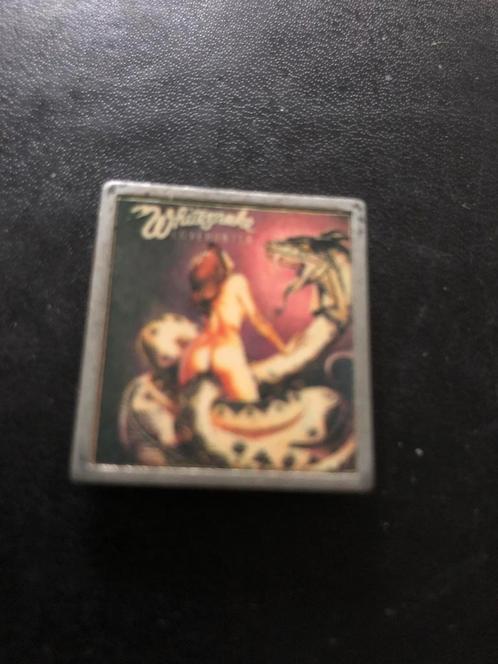 Whitesnake 1979 lovehunter enamel lapel pin speld, Verzamelen, Muziek, Artiesten en Beroemdheden, Zo goed als nieuw, Gebruiksvoorwerp