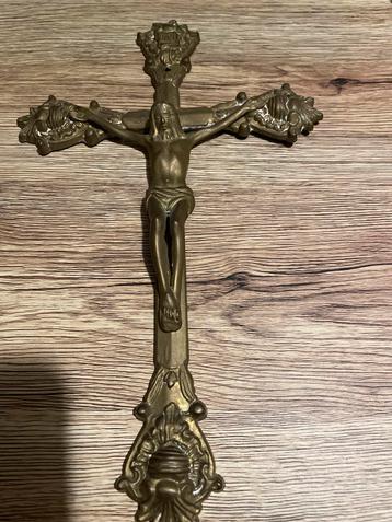 Koperen Jezus aan het kruis beschikbaar voor biedingen