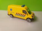 Majorette 239C - Renault Master Ambulance [geel] 1/66, Hobby en Vrije tijd, Modelauto's | Overige schalen, Ophalen of Verzenden