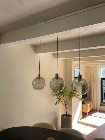 Glazen hanglamp beschikbaar voor biedingen