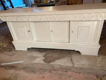 Antiek Dressoir met deuren beschikbaar voor biedingen