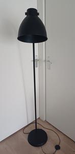 Staande lamp in matzwart, puntgaaf!, Ophalen, Zo goed als nieuw, 150 tot 200 cm