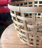 Rieten / rotan gevlochten mand, rond model uit bali, Huis en Inrichting, Woonaccessoires | Schalen en Manden, Ophalen of Verzenden