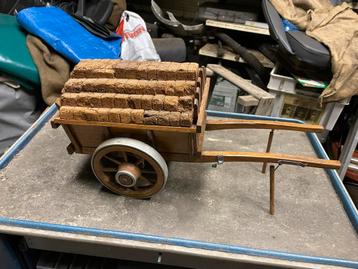 Antieke Boereturf Wagen Miniatuur beschikbaar voor biedingen