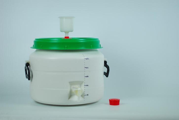Vergistingsvat 30 liter met kraan en waterslot, Huis en Inrichting, Keuken | Keukenbenodigdheden, Zo goed als nieuw, Ophalen
