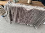 Taupe plaid / deken, Huis en Inrichting, Woonaccessoires | Plaids en Woondekens, Ophalen of Verzenden, Zo goed als nieuw