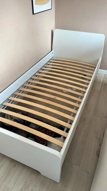 Malm bed beschikbaar voor biedingen