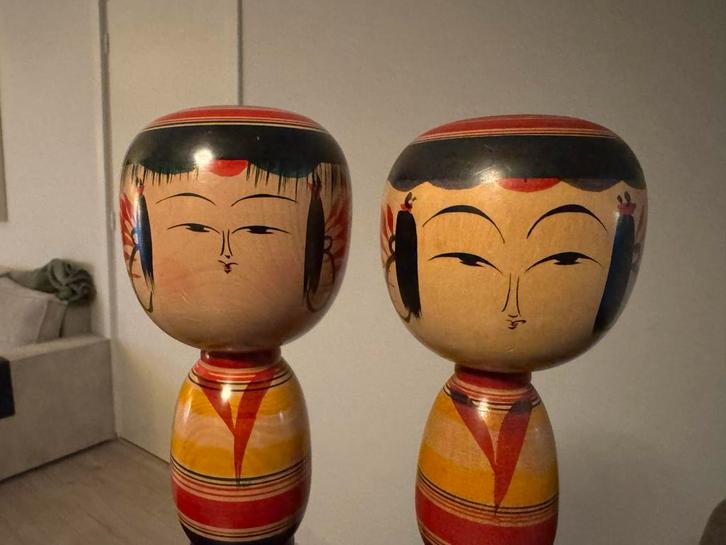 Zeldzame Yajirō Kokeshi – Set van 2 – Satō Yoshiaki ca.1970, Antiek en Kunst, Antiek | Woonaccessoires, Ophalen of Verzenden