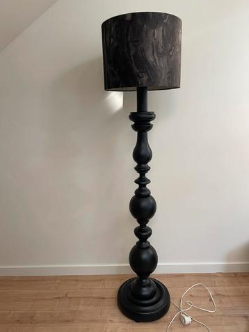 Vloerlamp met velvet donker groene kap beschikbaar voor biedingen