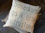 Kussen van Zusss “binnenkort ga ik eens uitrusten” 42x42 cm, Ophalen of Verzenden, Nieuw, Beige, Vierkant