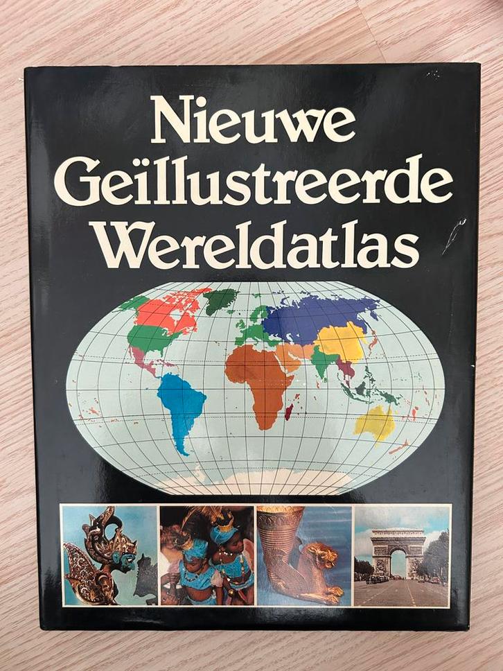 Geïllustreerde Wereldatlas, Boeken, Atlassen en Landkaarten, Gelezen, Overige atlassen, Wereld, 2000 tot heden, Ophalen of Verzenden