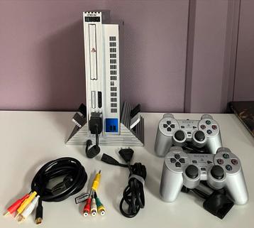 PlayStation 2 Zilver + 2 Controllers met multitap adapter beschikbaar voor biedingen