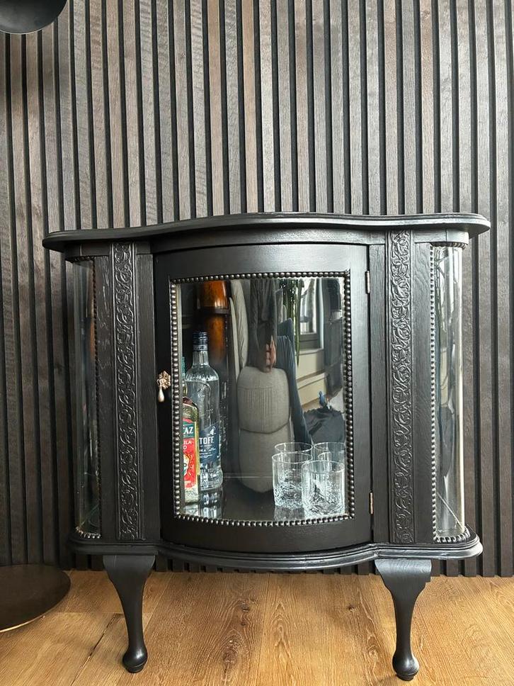 Gerestylde Theekast / Drankkastje met Gebogen Glas, Huis en Inrichting, Kasten | Dressoirs, Gebruikt, 50 tot 100 cm, 25 tot 50 cm
