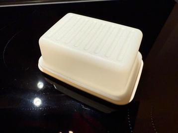 Botervloot van Tupperware beschikbaar voor biedingen