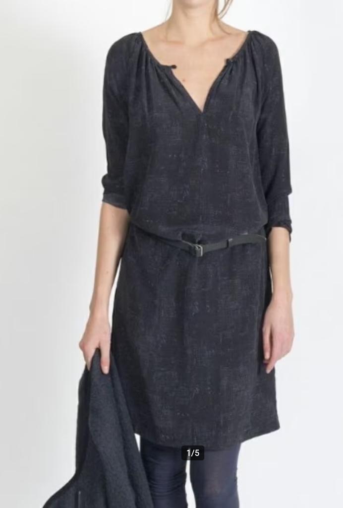 zwart zijden jurkje met print Humanoid mt S, Kleding | Dames, Jurken, Gedragen, Maat 38/40 (M), Zwart, Boven de knie, Ophalen