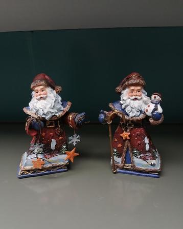 Twee kleine Kerstmannetjes beschikbaar voor biedingen