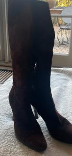 Elegante dameslaars van diepbruin suéde. Sergio Rossi, Ophalen of Verzenden, Zo goed als nieuw, Zwart, Hoge laarzen