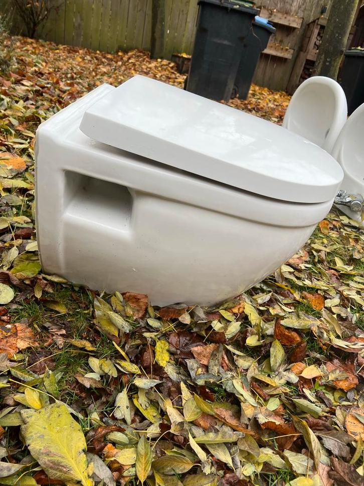 Toiletpot & Wastafels - Complete Set, Doe-het-zelf en Verbouw, Sanitair, Gebruikt, Toilet, Ophalen of Verzenden