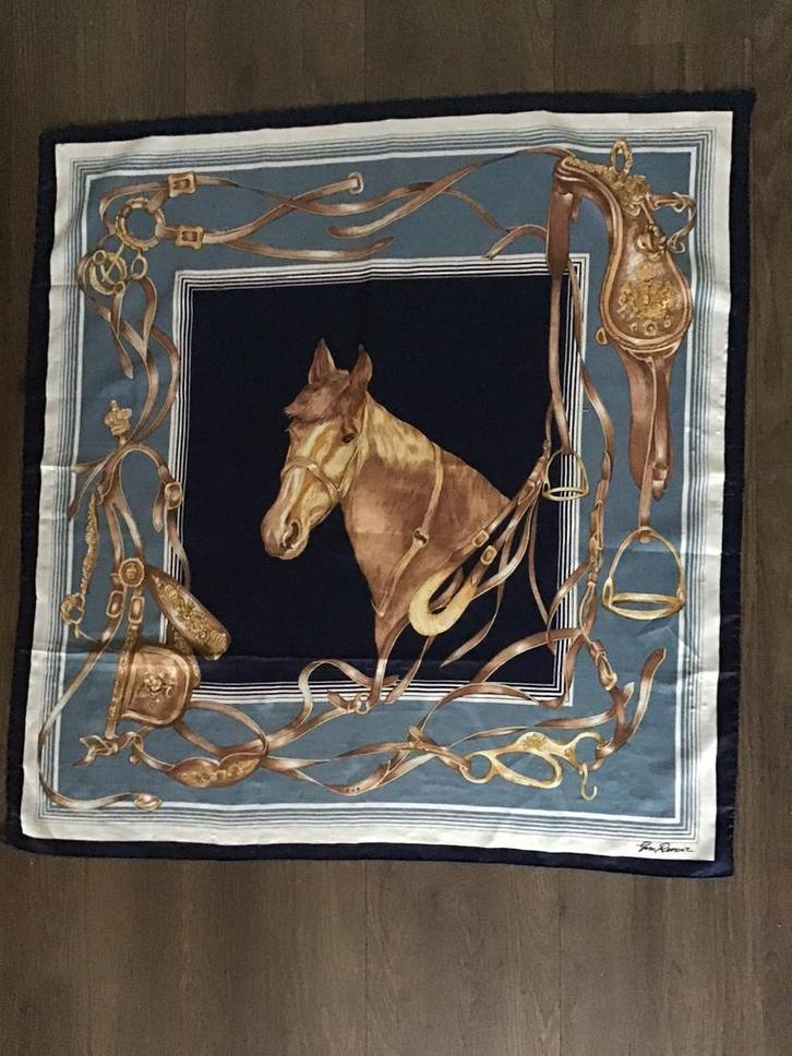 Gim Renoir sjaal  met afbeelding paardenhoofd, Kleding | Dames, Mutsen, Sjaals en Handschoenen, Ophalen of Verzenden