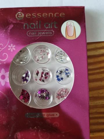 Essence nail jewels beschikbaar voor biedingen