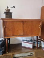 Vintage sixties kastje met schuifdeuren, Antiek en Kunst, Antiek | Meubels | Kasten, Ophalen of Verzenden