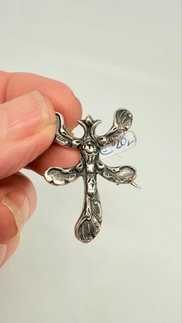 Antieke kleine Djoka zilveren broche uit Indonesië. beschikbaar voor biedingen