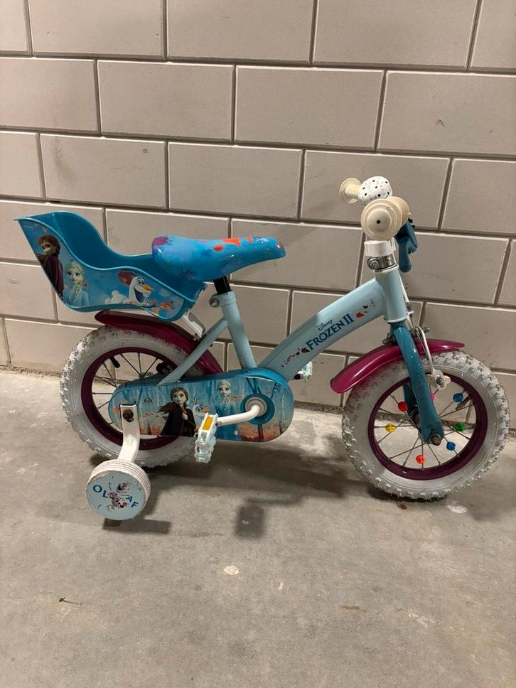 Disney frozen fiets 12 inch, Fietsen en Brommers, Fietsen | Kinderfietsjes, Zo goed als nieuw, Minder dan 16 inch, Zijwieltjes