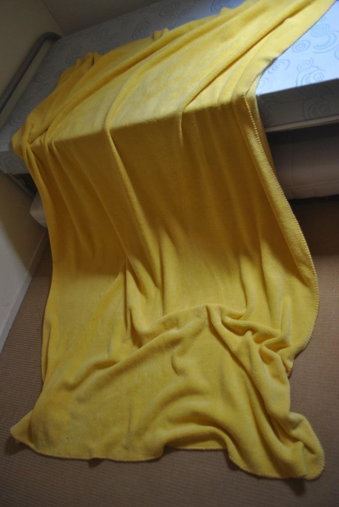 Plaid, geel, 158 bij 220 cm, Huis en Inrichting, Woonaccessoires | Plaids en Woondekens, Gebruikt, Ophalen of Verzenden