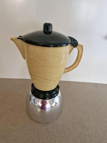 Oude koffiepot,bakeliet beschikbaar voor biedingen