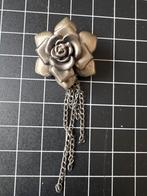 Metalen Rozen Broche met Kettingen, Overige materialen, 4 tot 7 cm, Gebruikt, Ophalen of Verzenden