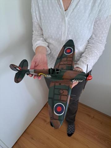 Supermarine spitfire MK1 vliegtuig van metaal 49x39cm beschikbaar voor biedingen