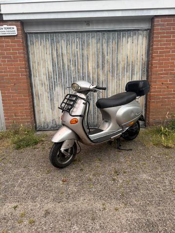 Vespa et4 125cc a1 beschikbaar voor biedingen