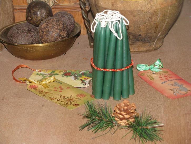 20 groene kaarsjes 12 x 1,2 cm. vintage kerstdecoratie, Diversen, Kerst, Nieuw, Ophalen of Verzenden