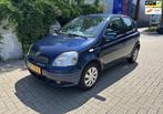 Toyota Yaris 1.3 VVT-i Blue 5drs met 136000 dkm en jaar apk, Voorwielaandrijving, Gebruikt, 4 cilinders, Bedrijf