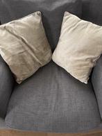 2 sierkussens, Huis en Inrichting, Woonaccessoires | Kussens, Ophalen of Verzenden, Zo goed als nieuw, Grijs, Vierkant