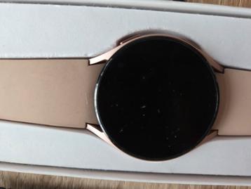 Samsung Galaxy Watch 4 - Roze - Zo goed als nieuw beschikbaar voor biedingen