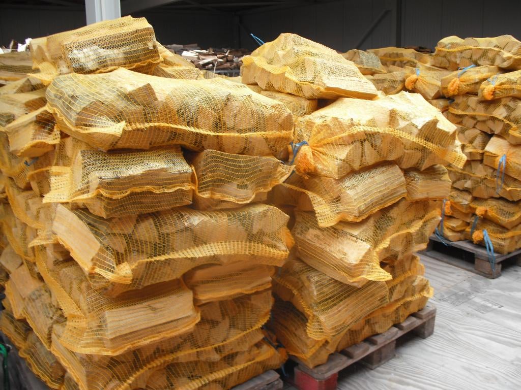 Openhaardhout in grote netten €10,= per net (ongeveer 18 kg), 6 m³ of meer, Ophalen, Eikenhout, Blokken