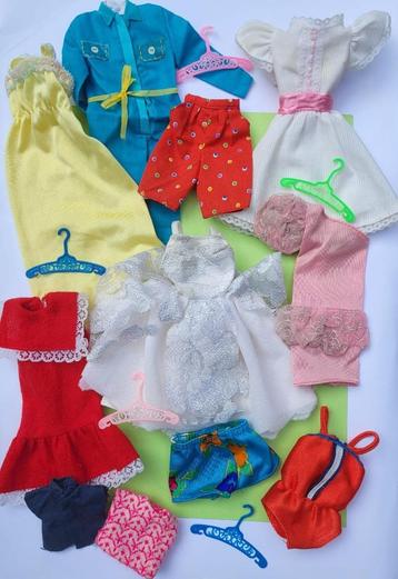 Verzameling Mattel vintage barbie kleertje beschikbaar voor biedingen