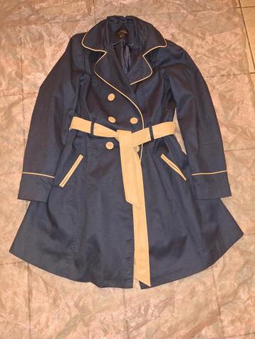Elegante trenchcoat met kleurcontrasten
Maat 44 beschikbaar voor biedingen