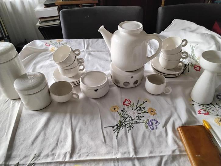 Zaalbetg jaren 70 kleur griesmeel.  Was duur servies. Thee s, Antiek en Kunst, Antiek | Servies compleet, Ophalen of Verzenden